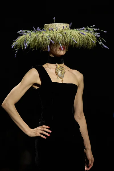 Look 28